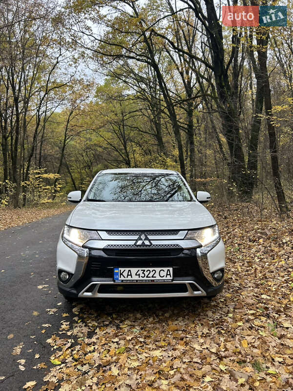 Внедорожник / Кроссовер Mitsubishi Outlander 2020 в Чернигове фото 2 Внедорожник / Кроссовер Mitsubishi Outlander 2020 в Чернигове