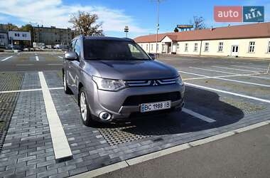 Внедорожник / Кроссовер Mitsubishi Outlander 2012 в 