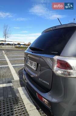 Внедорожник / Кроссовер Mitsubishi Outlander 2012 в 