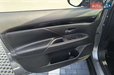 Внедорожник / Кроссовер Mitsubishi Outlander 2012 в 