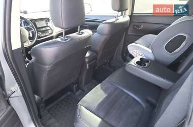 Внедорожник / Кроссовер Mitsubishi Outlander 2012 в 