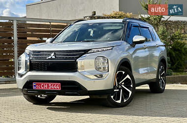 Позашляховик / Кросовер Mitsubishi Outlander 2022 в  фото 3 Позашляховик / Кросовер Mitsubishi Outlander 2022 в
