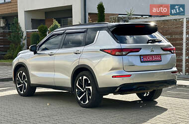 Позашляховик / Кросовер Mitsubishi Outlander 2022 в  фото 12 Позашляховик / Кросовер Mitsubishi Outlander 2022 в