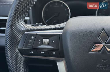 Позашляховик / Кросовер Mitsubishi Outlander 2022 в  фото 56 Позашляховик / Кросовер Mitsubishi Outlander 2022 в
