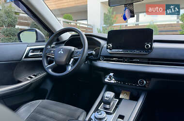 Позашляховик / Кросовер Mitsubishi Outlander 2022 в  фото 79 Позашляховик / Кросовер Mitsubishi Outlander 2022 в
