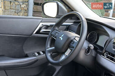 Позашляховик / Кросовер Mitsubishi Outlander 2022 в  фото 91 Позашляховик / Кросовер Mitsubishi Outlander 2022 в