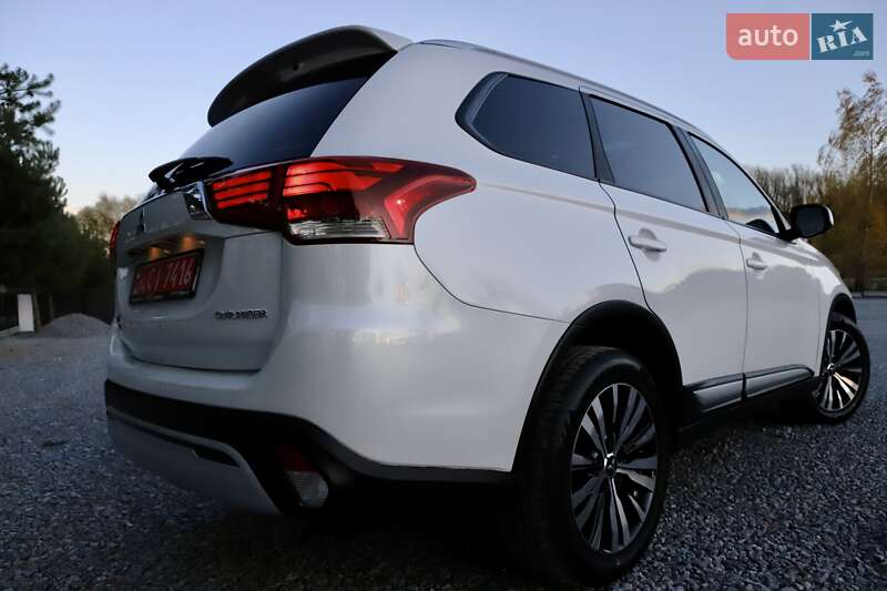 Внедорожник / Кроссовер Mitsubishi Outlander 2018 в Дрогобыче фото 18 Внедорожник / Кроссовер Mitsubishi Outlander 2018 в Дрогобыче