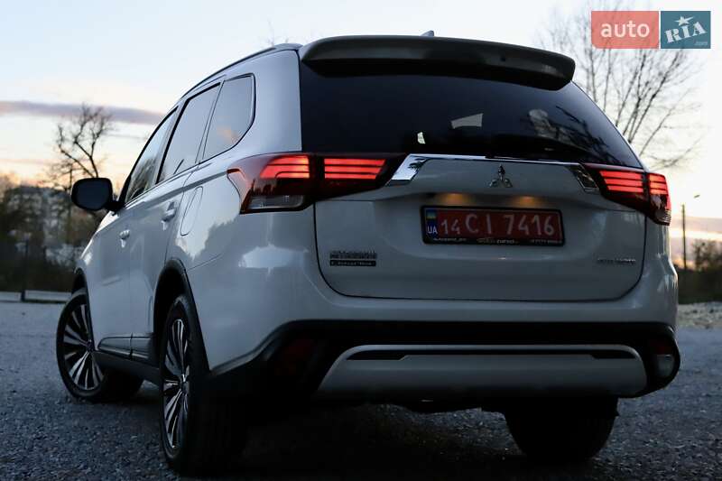 Внедорожник / Кроссовер Mitsubishi Outlander 2018 в Дрогобыче фото 4 Внедорожник / Кроссовер Mitsubishi Outlander 2018 в Дрогобыче