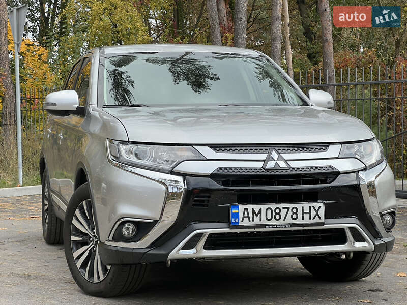 Позашляховик / Кросовер Mitsubishi Outlander 2018 в Житомирі