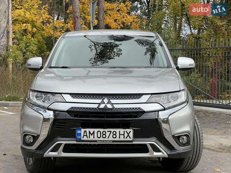 Позашляховик / Кросовер Mitsubishi Outlander 2018 в Житомирі