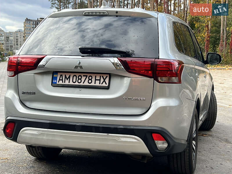 Позашляховик / Кросовер Mitsubishi Outlander 2018 в Житомирі