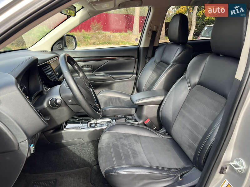 Позашляховик / Кросовер Mitsubishi Outlander 2018 в Житомирі