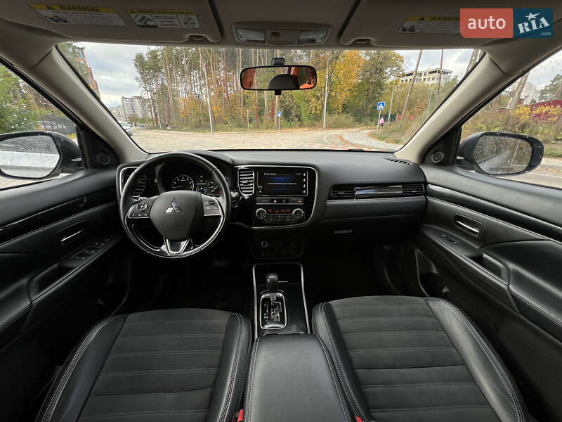 Позашляховик / Кросовер Mitsubishi Outlander 2018 в Житомирі