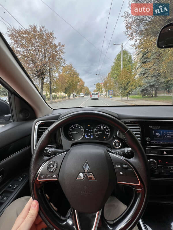 Позашляховик / Кросовер Mitsubishi Outlander 2018 в Житомирі