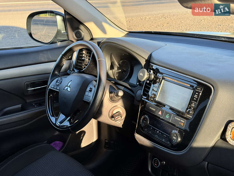 Внедорожник / Кроссовер Mitsubishi Outlander 2017 в Днепре фото 4 Внедорожник / Кроссовер Mitsubishi Outlander 2017 в Днепре