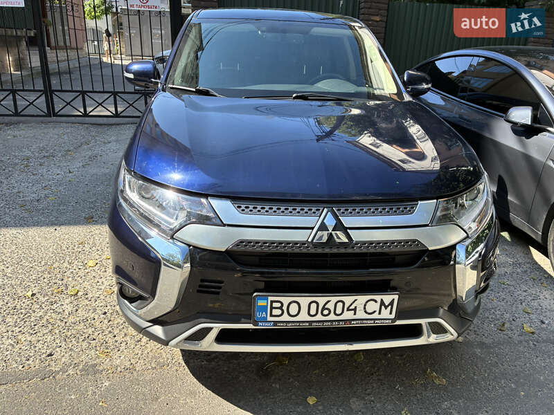 Позашляховик / Кросовер Mitsubishi Outlander 2020 в Тернополі