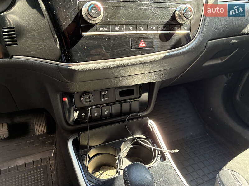 Позашляховик / Кросовер Mitsubishi Outlander 2020 в Тернополі