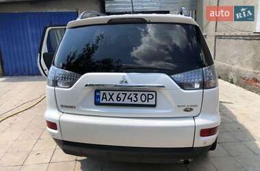 Внедорожник / Кроссовер Mitsubishi Outlander 2012 в 