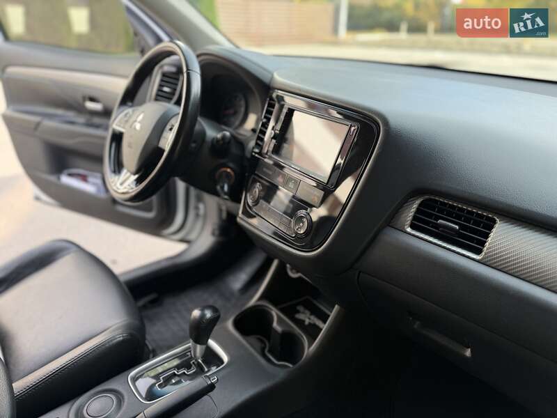 Внедорожник / Кроссовер Mitsubishi Outlander 2015 в Днепре фото 29 Внедорожник / Кроссовер Mitsubishi Outlander 2015 в Днепре