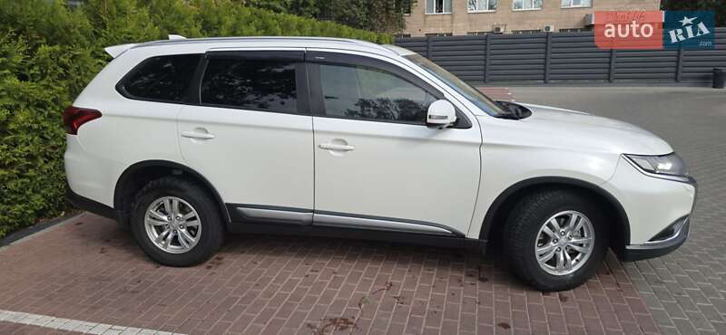 Позашляховик / Кросовер Mitsubishi Outlander 2018 в Житомирі