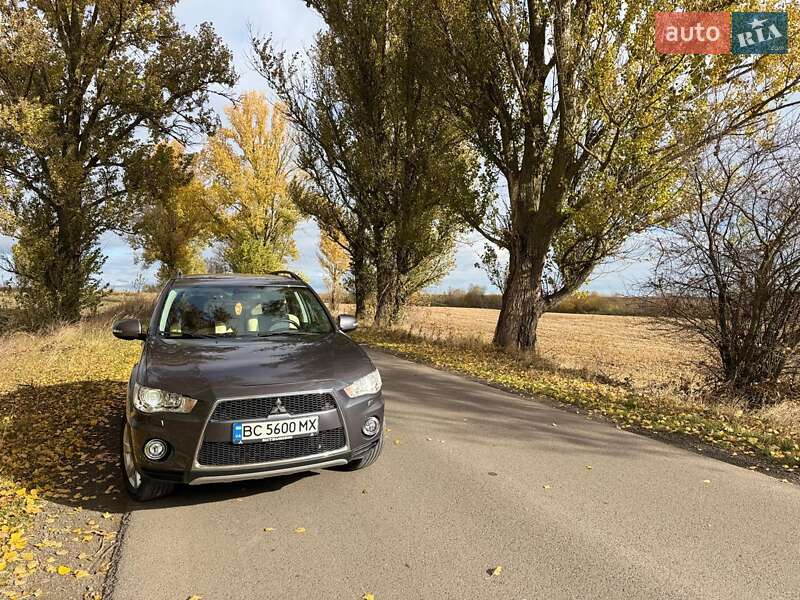 Внедорожник / Кроссовер Mitsubishi Outlander 2011 в Владимире фото 3 Внедорожник / Кроссовер Mitsubishi Outlander 2011 в Владимире