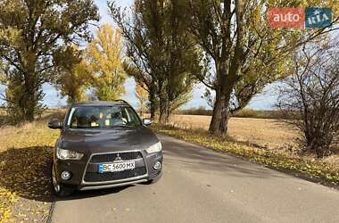 Позашляховик / Кросовер Mitsubishi Outlander 2011 в  фото 3 Позашляховик / Кросовер Mitsubishi Outlander 2011 в