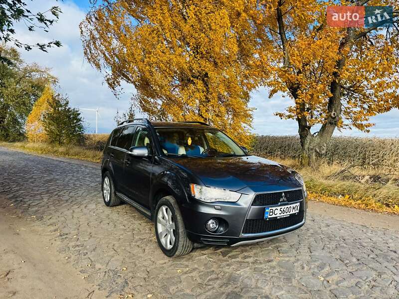 Позашляховик / Кросовер Mitsubishi Outlander 2011 в  фото Позашляховик / Кросовер Mitsubishi Outlander 2011 в