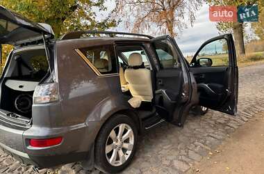Позашляховик / Кросовер Mitsubishi Outlander 2011 в  фото 25 Позашляховик / Кросовер Mitsubishi Outlander 2011 в