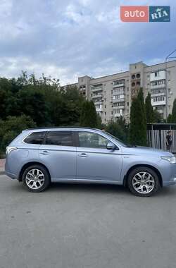 Внедорожник / Кроссовер Mitsubishi Outlander 2015 в Житомире Внедорожник / Кроссовер Mitsubishi Outlander 2015 в Житомире