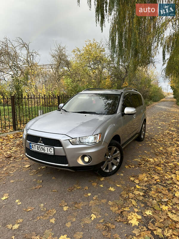 Позашляховик / Кросовер Mitsubishi Outlander 2009 в  фото Позашляховик / Кросовер Mitsubishi Outlander 2009 в