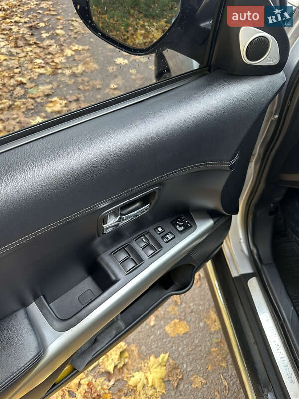 Внедорожник / Кроссовер Mitsubishi Outlander 2009 в Радивилове