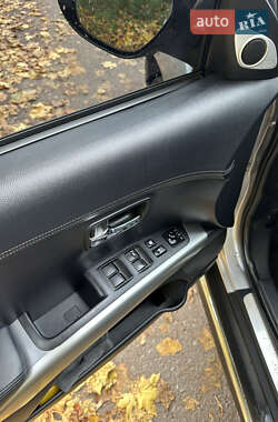 Позашляховик / Кросовер Mitsubishi Outlander 2009 в  фото 18 Позашляховик / Кросовер Mitsubishi Outlander 2009 в