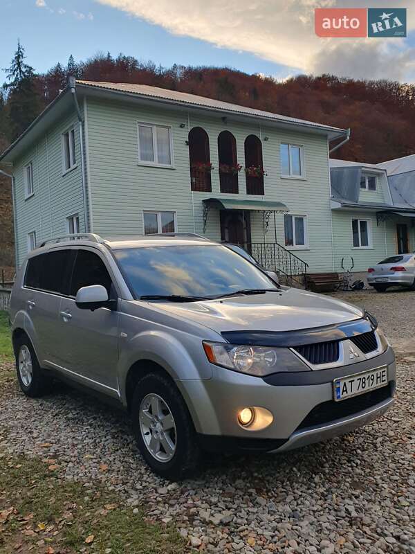 Внедорожник / Кроссовер Mitsubishi Outlander 2007 в Косове