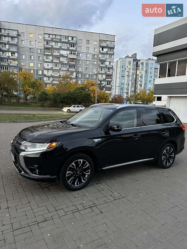 Позашляховик / Кросовер Mitsubishi Outlander 2018 в Черкасах