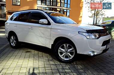 Позашляховик / Кросовер Mitsubishi Outlander 2013 в  фото 3 Позашляховик / Кросовер Mitsubishi Outlander 2013 в