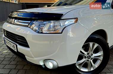 Позашляховик / Кросовер Mitsubishi Outlander 2013 в  фото 15 Позашляховик / Кросовер Mitsubishi Outlander 2013 в