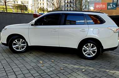 Позашляховик / Кросовер Mitsubishi Outlander 2013 в  фото 19 Позашляховик / Кросовер Mitsubishi Outlander 2013 в