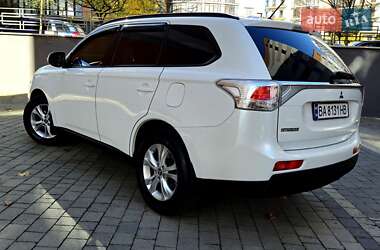 Позашляховик / Кросовер Mitsubishi Outlander 2013 в  фото 22 Позашляховик / Кросовер Mitsubishi Outlander 2013 в