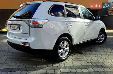 Позашляховик / Кросовер Mitsubishi Outlander 2013 в  фото 38 Позашляховик / Кросовер Mitsubishi Outlander 2013 в