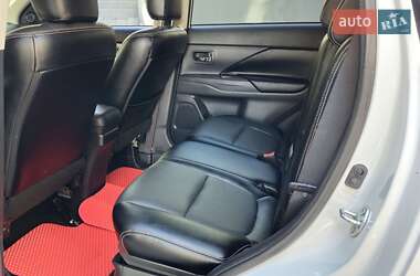 Позашляховик / Кросовер Mitsubishi Outlander 2013 в  фото 52 Позашляховик / Кросовер Mitsubishi Outlander 2013 в