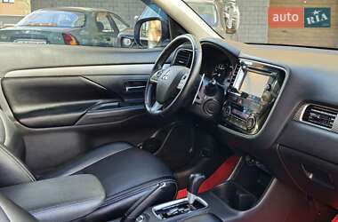 Позашляховик / Кросовер Mitsubishi Outlander 2013 в  фото 73 Позашляховик / Кросовер Mitsubishi Outlander 2013 в