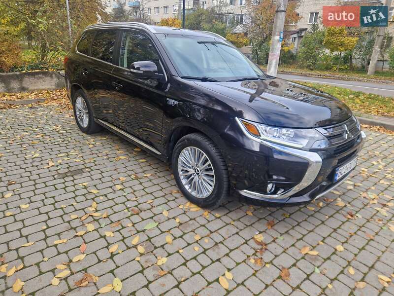 Внедорожник / Кроссовер Mitsubishi Outlander 2018 в Львове