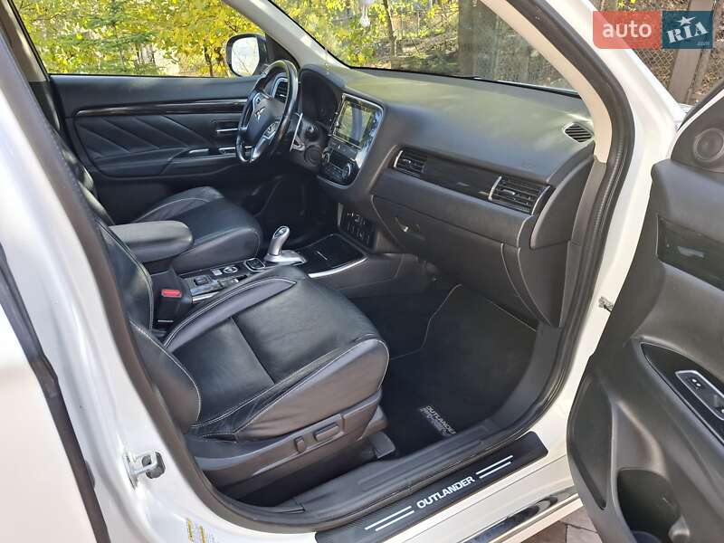 Внедорожник / Кроссовер Mitsubishi Outlander 2018 в Тернополе фото 11 Внедорожник / Кроссовер Mitsubishi Outlander 2018 в Тернополе