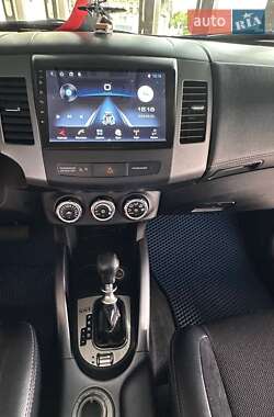 Позашляховик / Кросовер Mitsubishi Outlander 2010 в  фото 17 Позашляховик / Кросовер Mitsubishi Outlander 2010 в