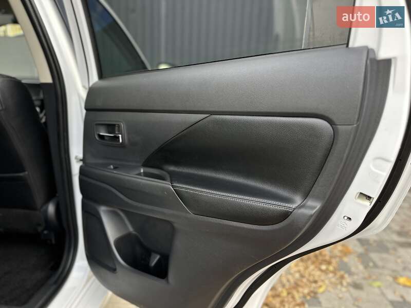 Позашляховик / Кросовер Mitsubishi Outlander 2013 в Івано-Франківську фото 31 Позашляховик / Кросовер Mitsubishi Outlander 2013 в Івано-Франківську