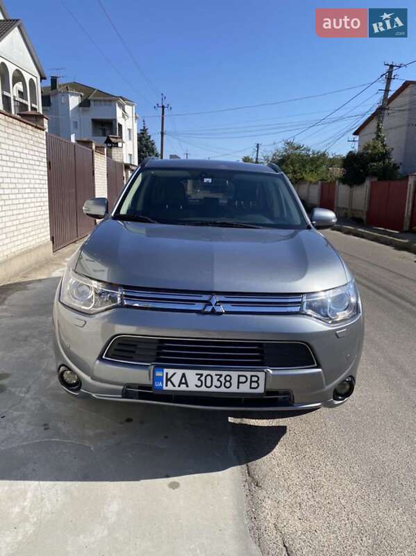 Внедорожник / Кроссовер Mitsubishi Outlander 2013 в Киеве фото 14 Внедорожник / Кроссовер Mitsubishi Outlander 2013 в Киеве