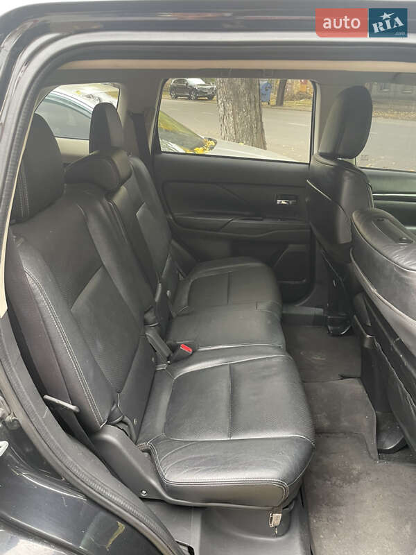 Внедорожник / Кроссовер Mitsubishi Outlander 2017 в Одессе фото 11 Внедорожник / Кроссовер Mitsubishi Outlander 2017 в Одессе