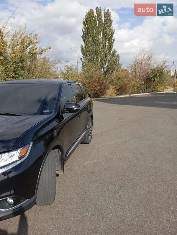 Внедорожник / Кроссовер Mitsubishi Outlander 2019 в Кривом Роге