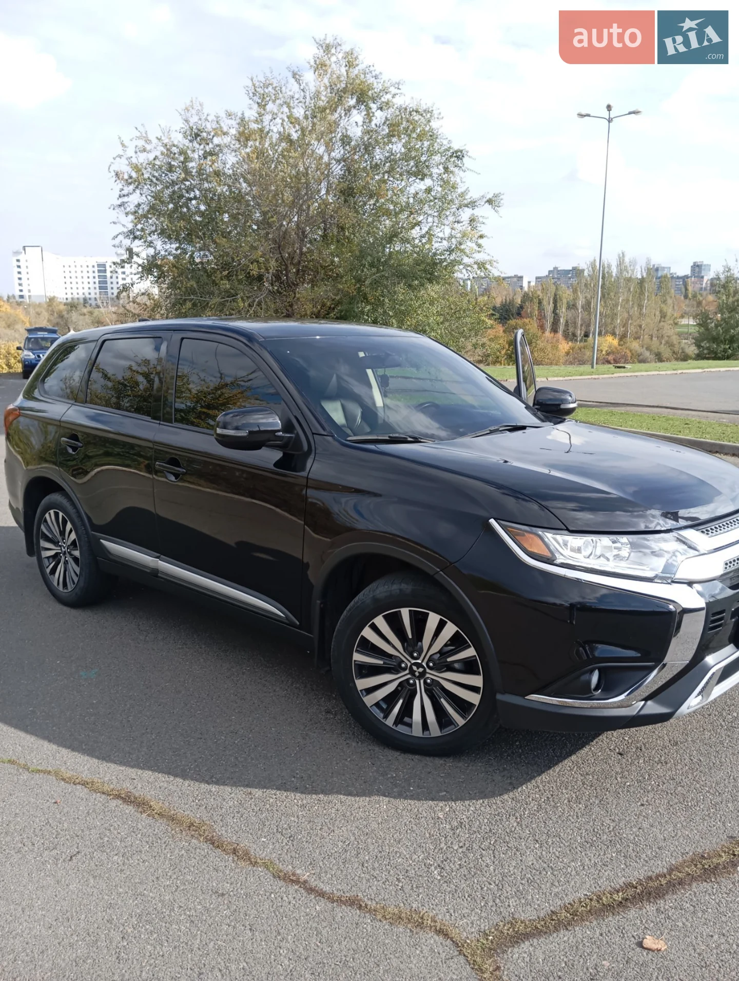 2019 Mitsubishi Outlander - фото 1