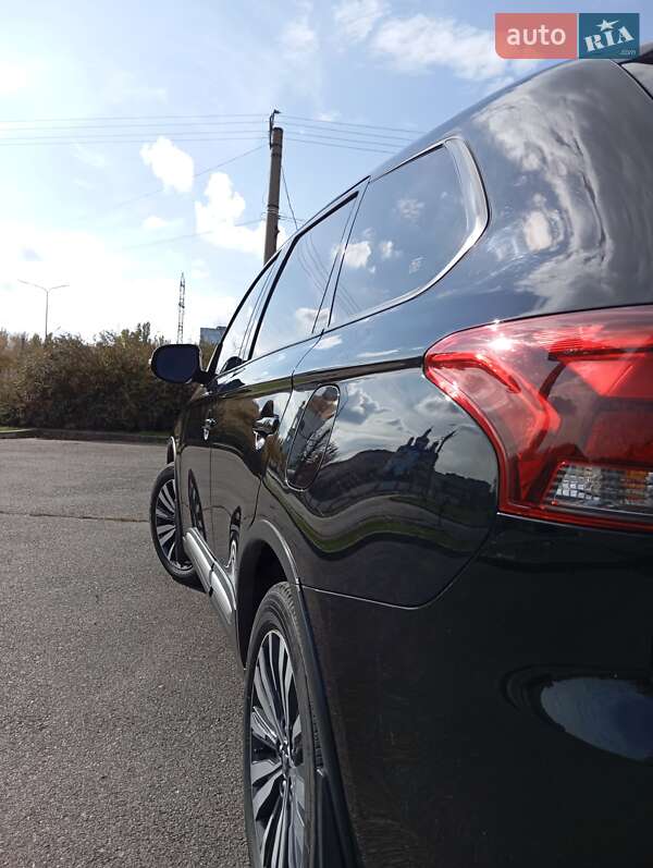 Внедорожник / Кроссовер Mitsubishi Outlander 2019 в Кривом Роге